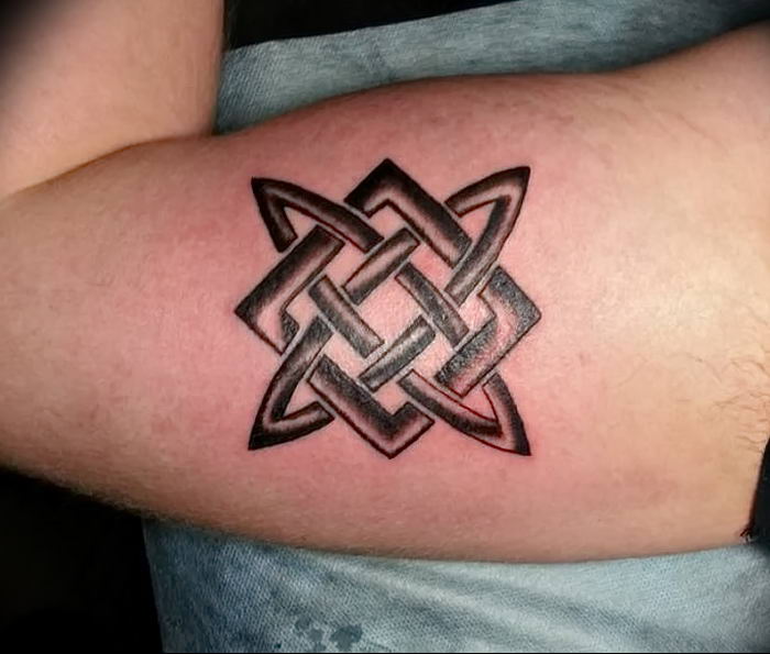 Photo of an example of a drawing of a tattoo with an amulet 01.09.2018 №139 - tattoovalue.net