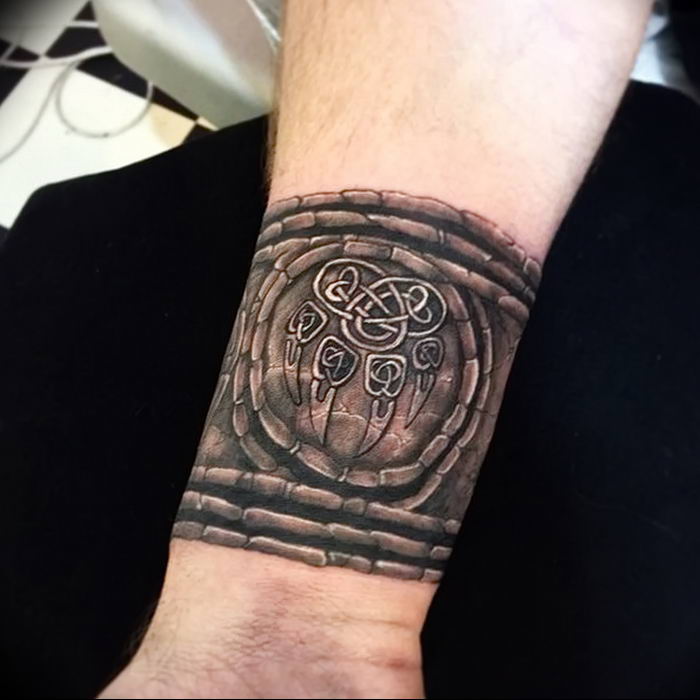 Photo of an example of a drawing of a tattoo with an amulet 01.09.2018 №215 - tattoovalue.net