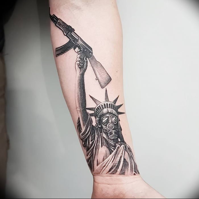 Mafioso Stick Up Statue Of Liberty New York Streets Urban Tattoo T Shirt  S4Xl  Fearless Apparel