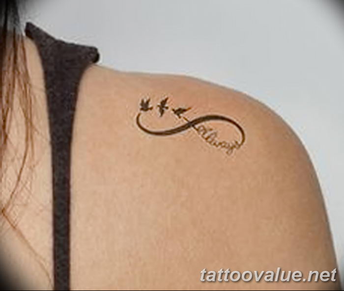 45 Incredible Dolphin Tattoo  Designs  Meaning Check more at httptattoojournalcom25incredibledolphi   Delfines tatuajes Brazos tatuados Tatuaje salvaje
