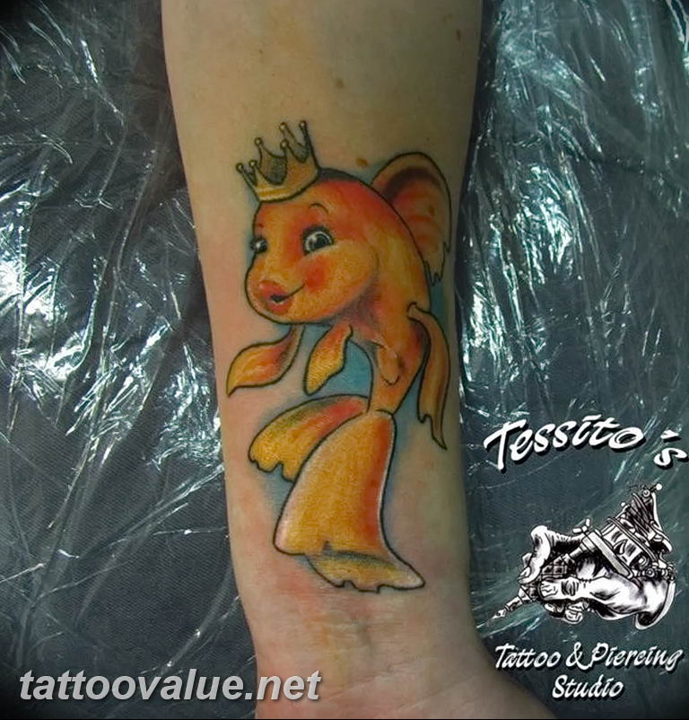 photo goldfish tattoo 04.01.2019 №107 - goldfish tattoo idea - tattoovalue.net