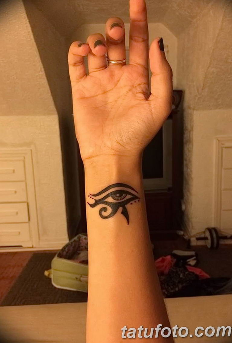 eye of horus tattoo wrist