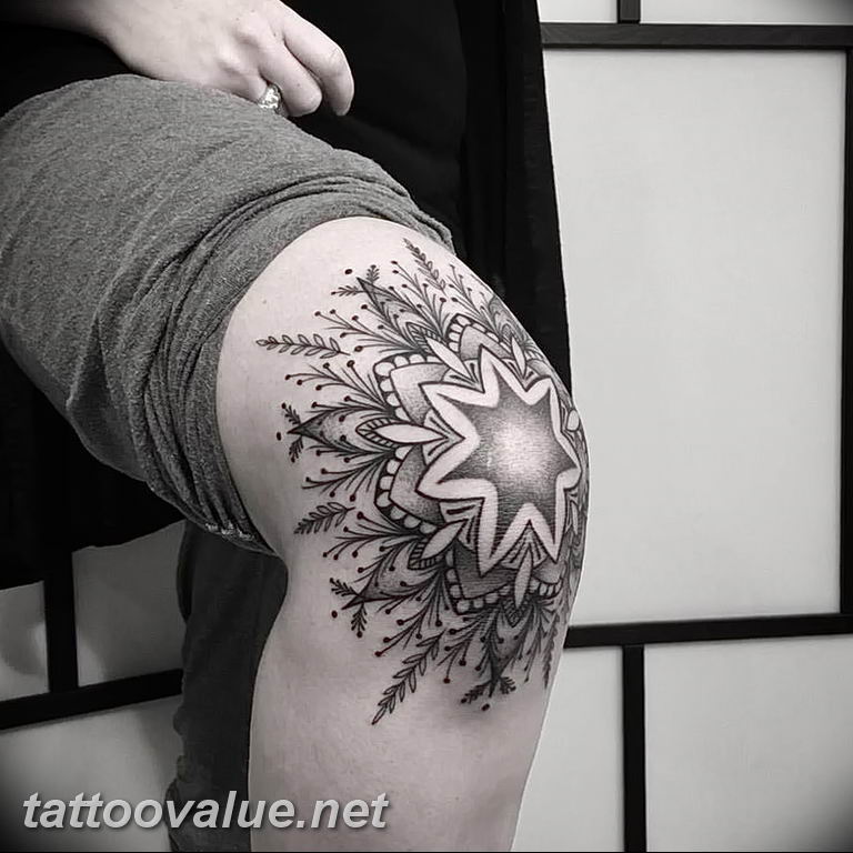 photo star tattoo on his knee  №055 - photo tattoo ideas -   