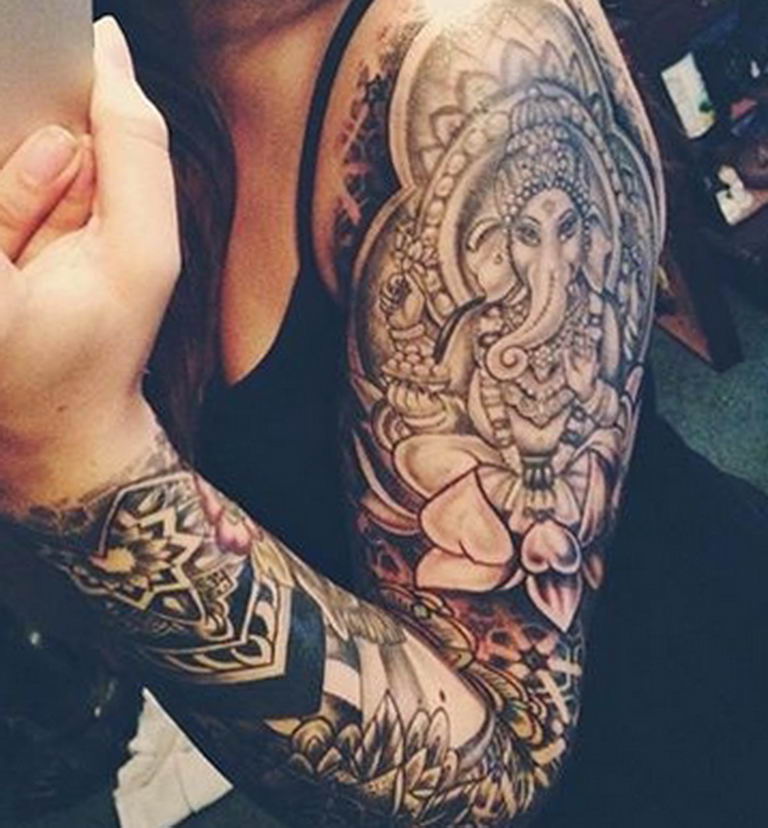 Cersei se grabó poderosos mensajes en la piel para siempre sus tatuajes te  inspirarán  Estilo de Vida Belleza  Univision