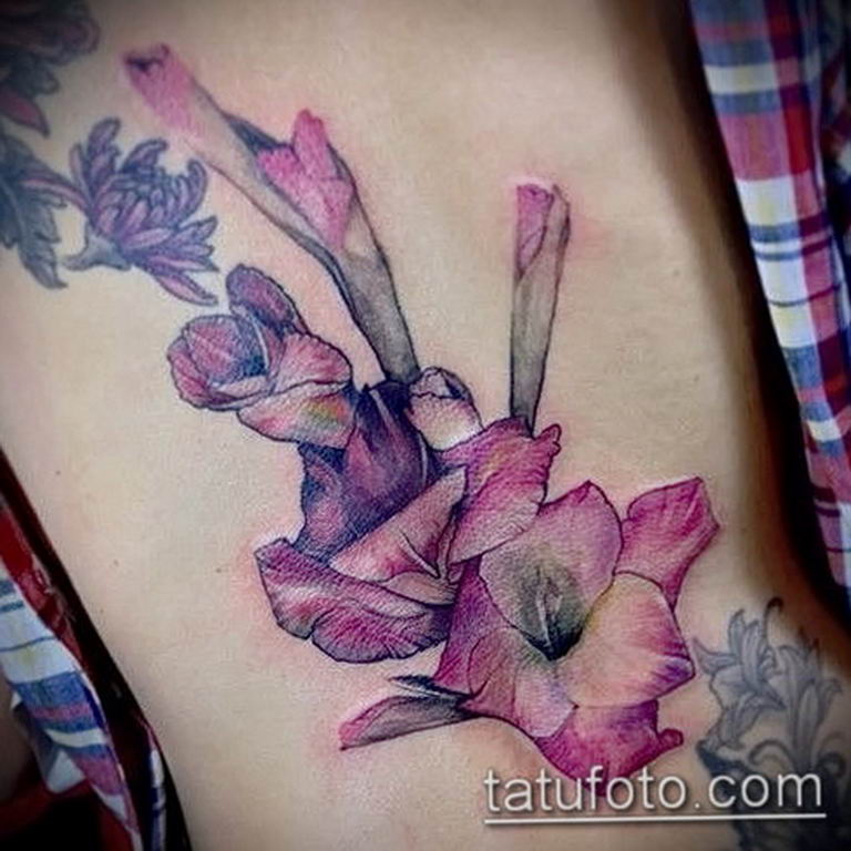 photo tattoo gladiolus 25.01.2019 №082 - drawing a tattoo flower gladiolus - tattoovalue.net