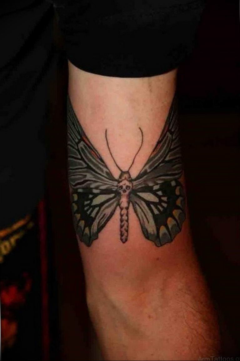 Тату бабочки мужчина. Тату бабочка мужская. Тату бабочка у мужчин. Тату бабочки на руке мужские. Тату мотылек на руке мужские.