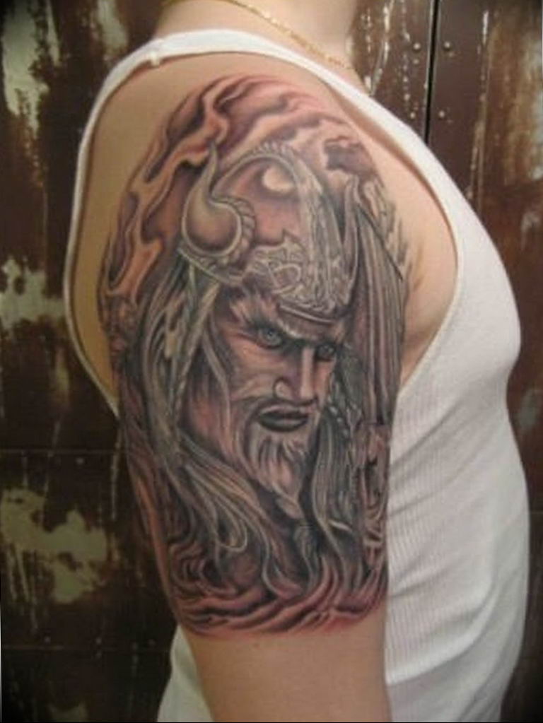 Татуировки в стиле викингов. Тату викинг на плече. Тату мужские викинги. Тату викингов на предплечье. Славянские тату.