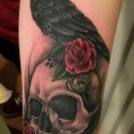 photo tattoo raven on the skull 18.02.2019 №037 - tattoo with skull and raven - tattoovalue.net