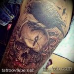 photo tattoo raven on the skull 18.02.2019 №064 - tattoo with skull and raven - tattoovalue.net