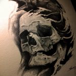 photo tattoo raven on the skull 18.02.2019 №068 - tattoo with skull and raven - tattoovalue.net