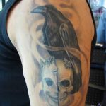 photo tattoo raven on the skull 18.02.2019 №096 - tattoo with skull and raven - tattoovalue.net