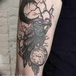 photo tattoo raven on the skull 18.02.2019 №119 - tattoo with skull and raven - tattoovalue.net