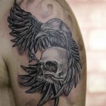 photo tattoo raven on the skull 18.02.2019 №129 - tattoo with skull and raven - tattoovalue.net