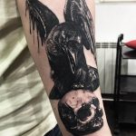 photo tattoo raven on the skull 18.02.2019 №139 - tattoo with skull and raven - tattoovalue.net