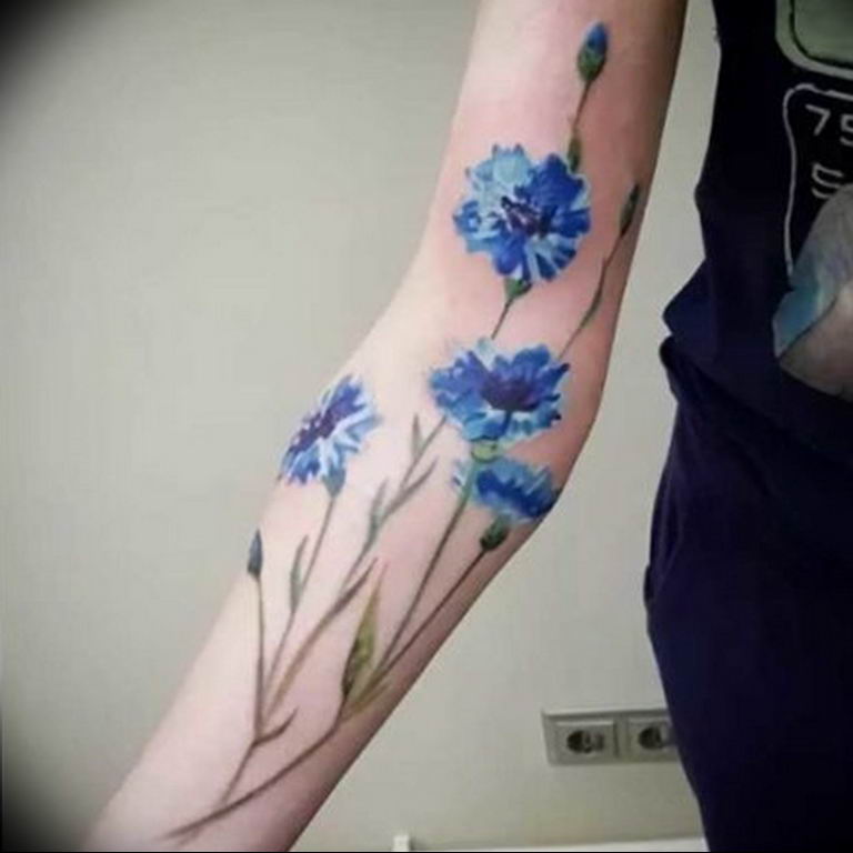 photo tattoo cornflower 03.03.2019 №092 - idea for a tattoo with cornflower - tattoovalue.net