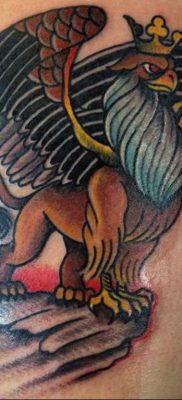 photo tattoo griffin 04.03.2019 №062 – idea for drawing a tattoo with a griffin – tattoovalue.net