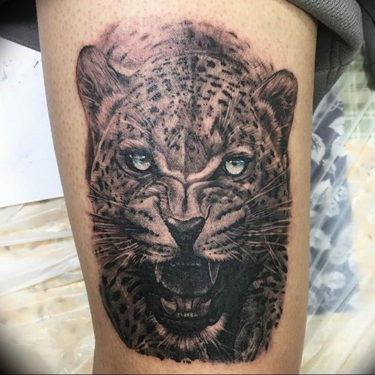 Черный леопард тату
