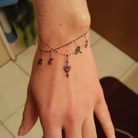 The meaning of a bracelet tattoo: features of the picture, photo ...