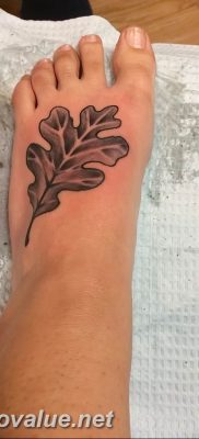 Photo oak leaves tattoo 25.05.2019 №064 – oak leaves tattoo idea – tattoovalue.net