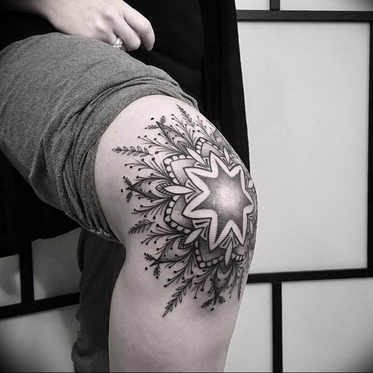 Photo star tattoo on his knees 19.06.2019 №014 - star tattoo example - tattoovalue.net