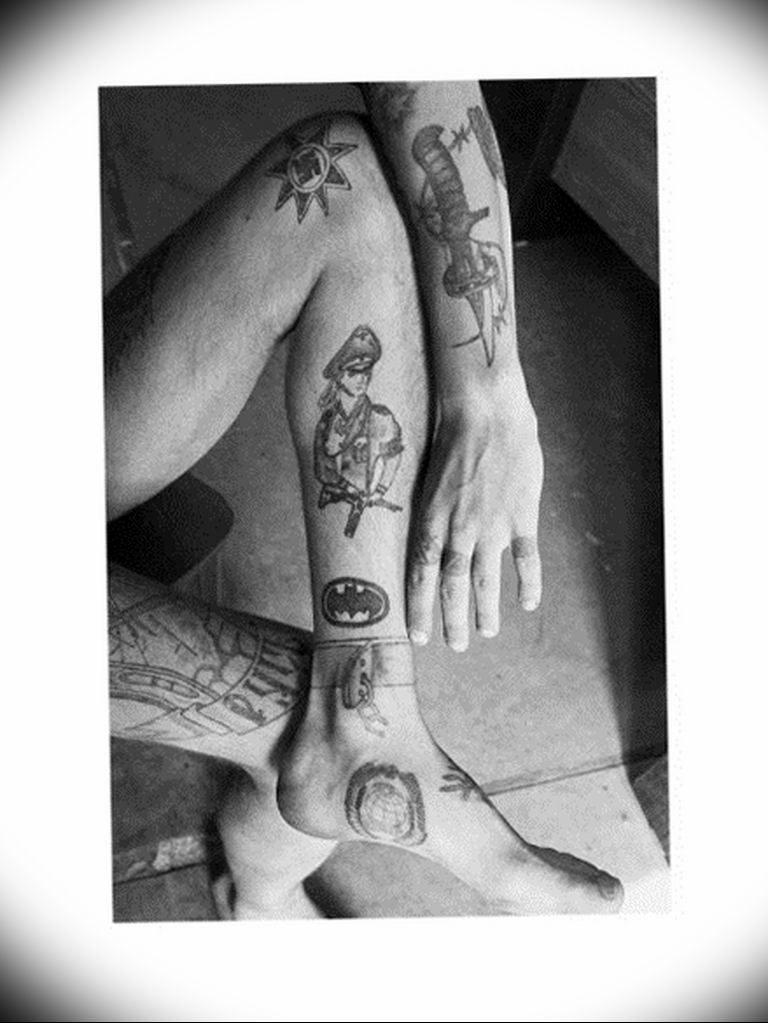 Photo star tattoo on his knees 19.06.2019 №020 - star tattoo example - tattoovalue.net