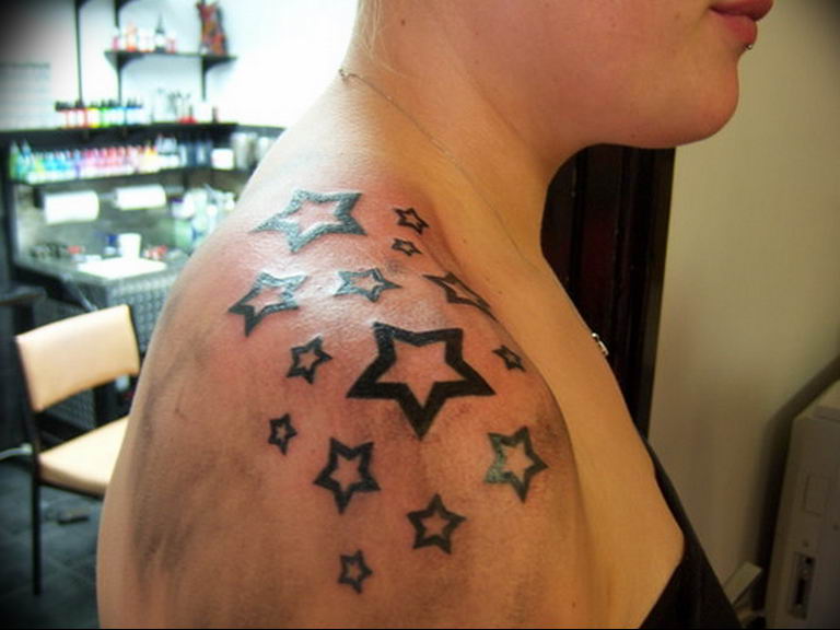 Photo star tattoo on shoulders  №016 - star tattoo example -   