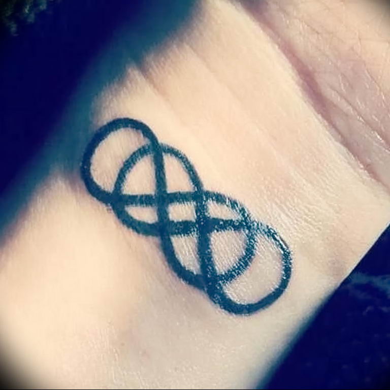 The Meaning Of The Double Infinity Tattoo: drawing options, photo ...