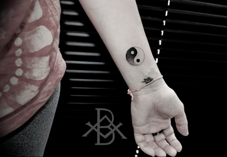 Photo Yin Yang Wrist Tattoo 15.07.2019 №034 - Yin Yang Wrist Tattoo - tattoovalue.net