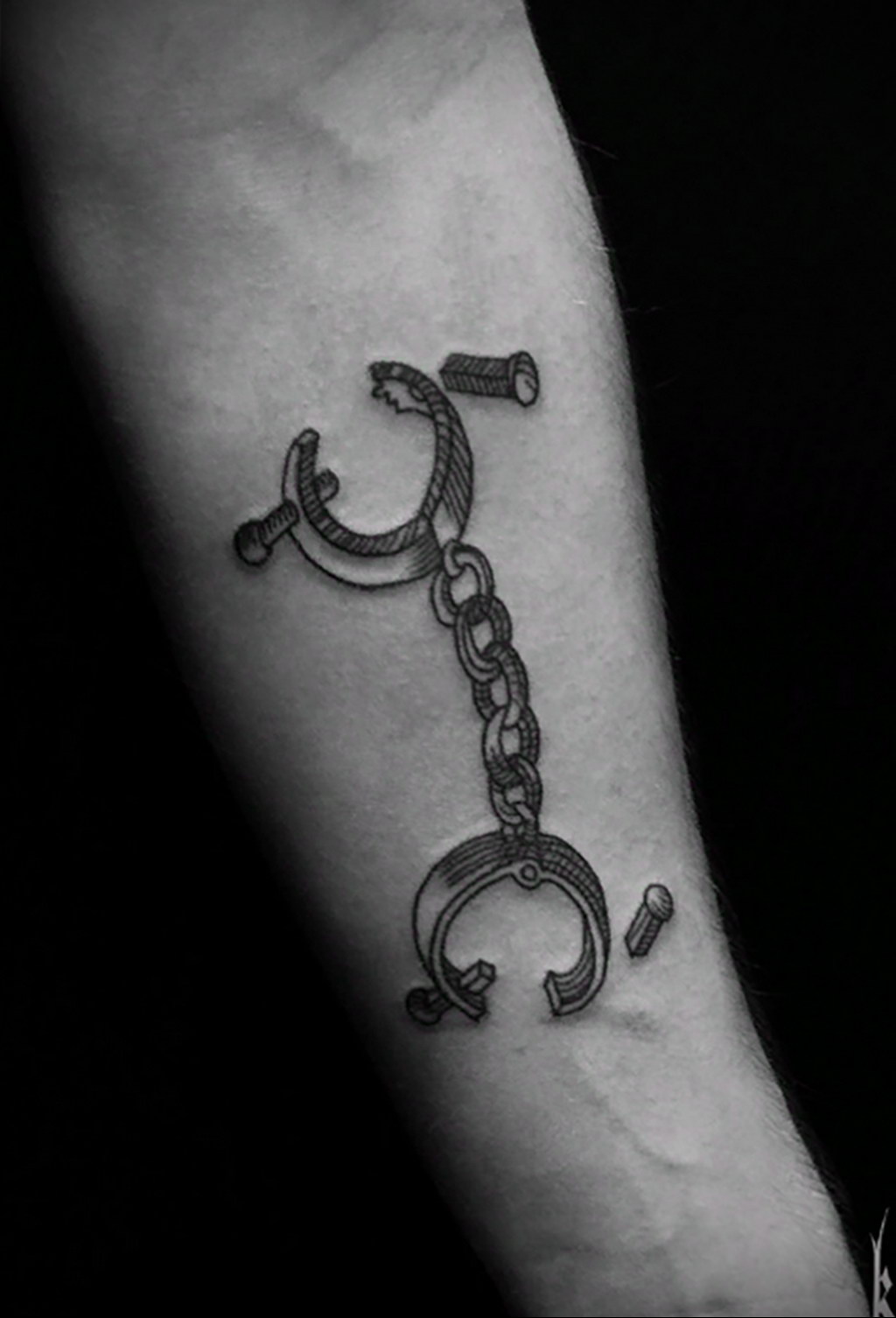 An example of an interesting drawing of a shackle tattoo 07.10.2019 №025 - tattoovalue.net