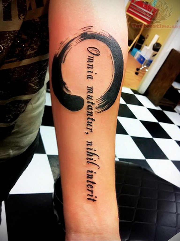 https://inkedink.ru/14611-vsemu-svoe-vremia-na-latyni-tatu-foto