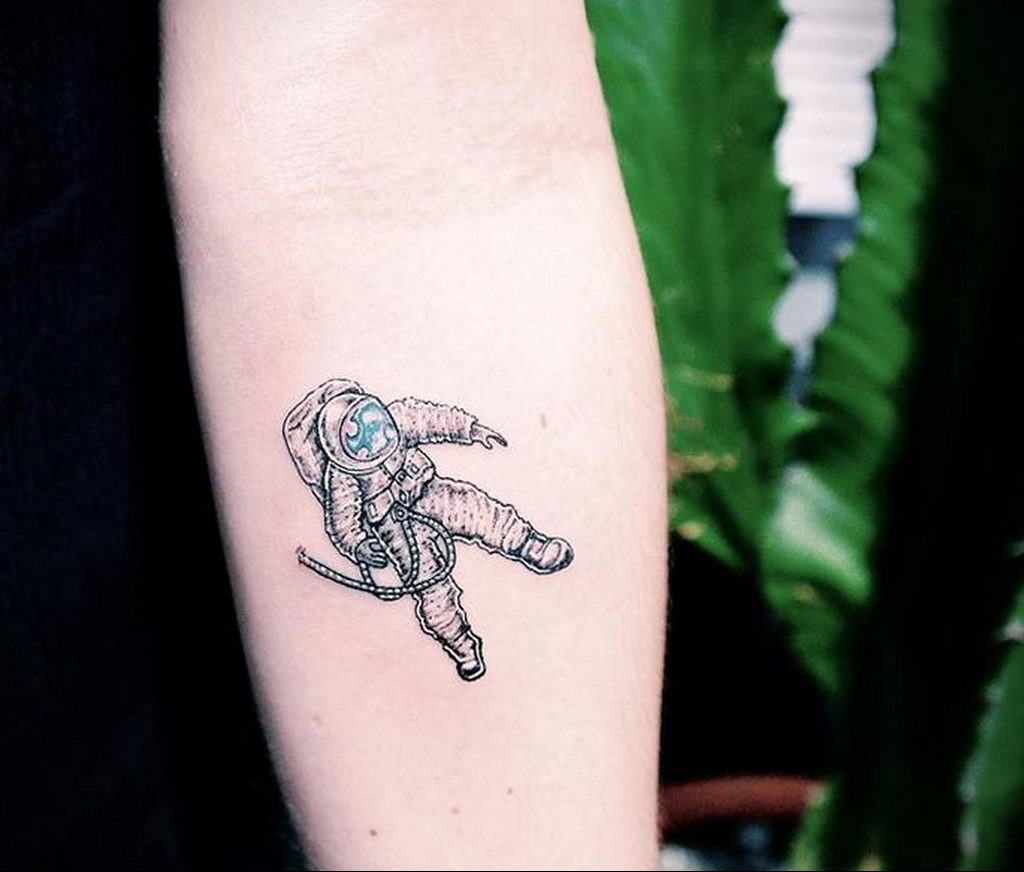 Simple Tattoo  Astronaut tattoo Minimalist tattoo Discreet tattoos