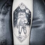 cosmonaut tattoo 01.02.2020 №066 -tattoo astronaut- tattoovalue.net