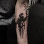 cosmonaut tattoo 01.02.2020 №096 -tattoo astronaut- tattoovalue.net