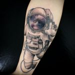 cosmonaut tattoo in space 01.02.2020 №002 -tattoo astronaut- tattoovalue.net