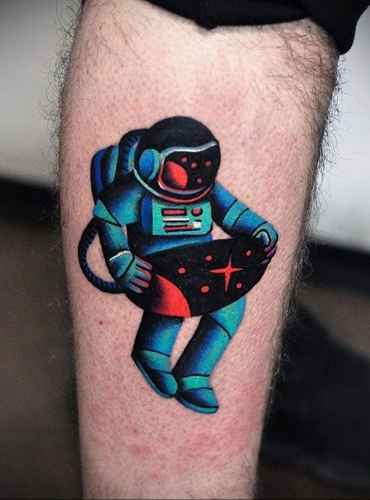 cosmonaut tattoo in space 01.02.2020 №035 -tattoo astronaut- tattoovalue.net