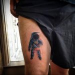 cosmonaut tattoo in space 01.02.2020 №042 -tattoo astronaut- tattoovalue.net