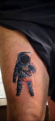 cosmonaut tattoo in space 01.02.2020 №042 -tattoo astronaut- tattoovalue.net