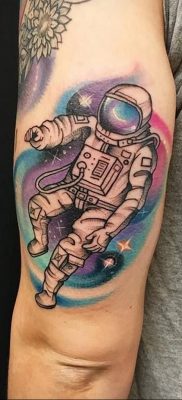 cosmonaut tattoo on arm 01.02.2020 №012 -tattoo astronaut- tattoovalue.net