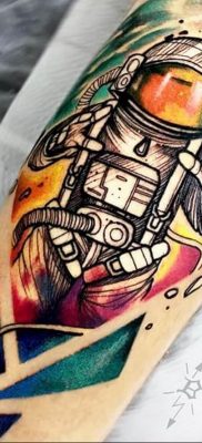 cosmonaut tattoo on arm 01.02.2020 №014 -tattoo astronaut- tattoovalue.net