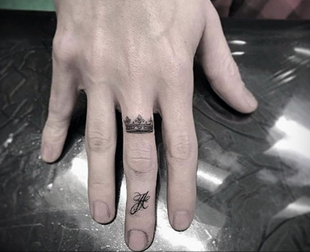 40 Finger Crown Tattoos