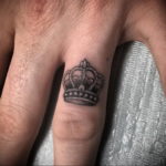 crown finger tattoo 08.12.2019 №004 -tattoo crown- tattoovalue.net