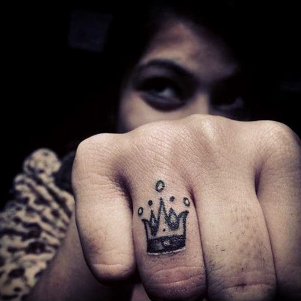 crown finger tattoo 08.12.2019 №010 -tattoo crown- tattoovalue.net