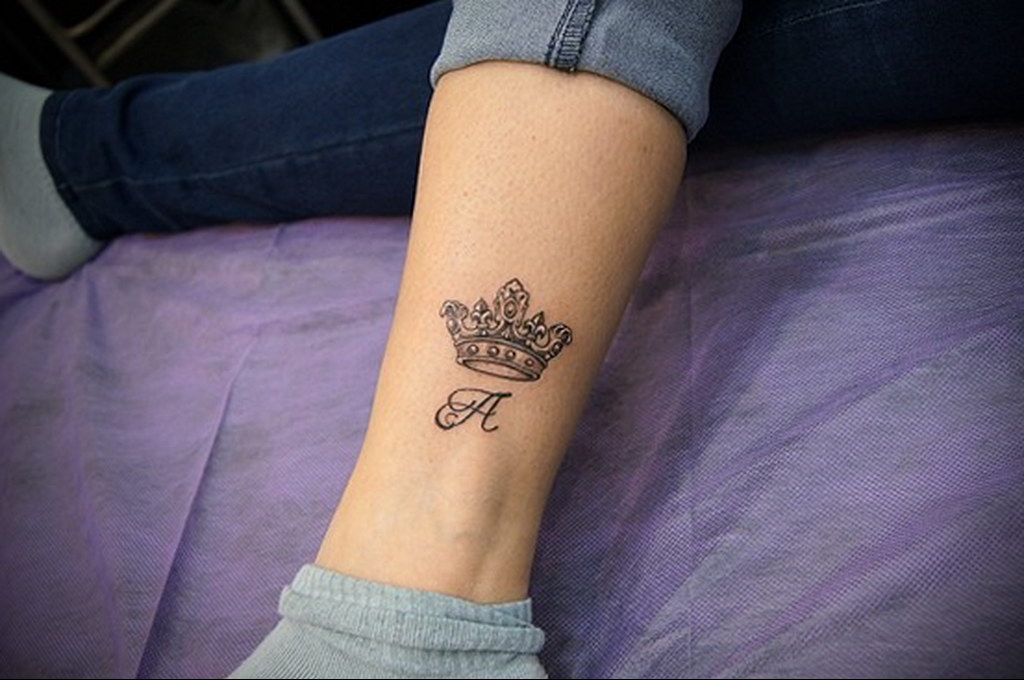 crown tattoo on leg 08.12.2019 №001 -tattoo crown- tattoovalue.net