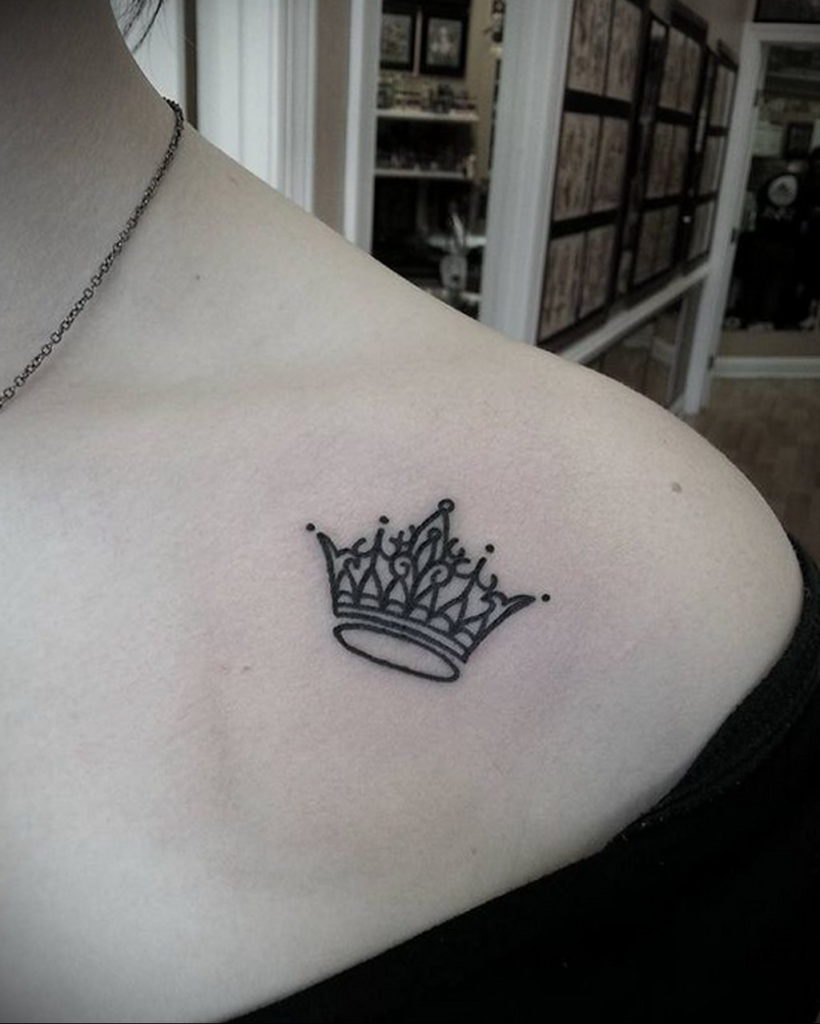 crown tattoo on the shoulder 08.12.2019 №002 -tattoo crown- tattoovalue.net