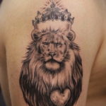 crown tattoo on the shoulder 08.12.2019 №006 -tattoo crown- tattoovalue.net