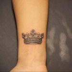 crown tattoo on the wrist 08.12.2019 №004 -tattoo crown- tattoovalue.net
