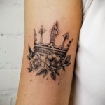crown with roses tattoo 08.12.2019 №003 -tattoo crown- tattoovalue.net