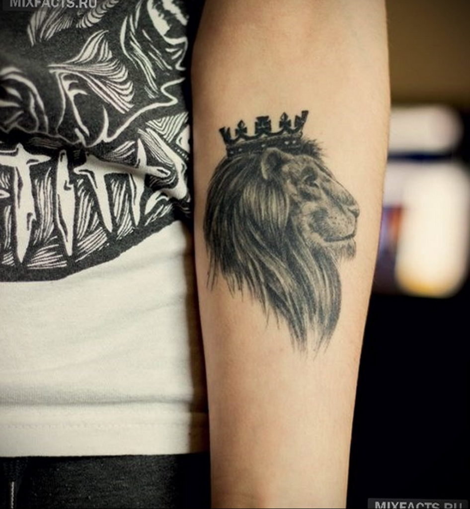 lion tattoo with crown 08.12.2019 №025 -tattoo crown- tattoovalue.net