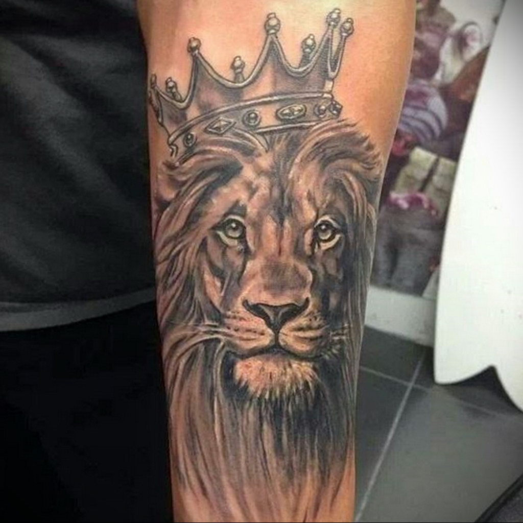 lion tattoo with crown 08.12.2019 №042 -tattoo crown- tattoovalue.net