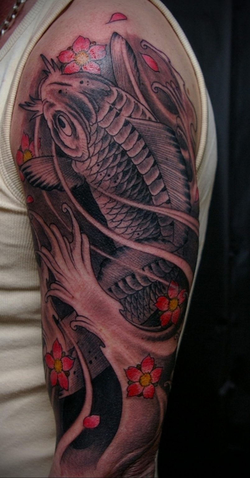 Карп кои ирэдзуми. Карпы кои на предплечье. Японский карп значение. Тату рыбки. Японский карп значение.